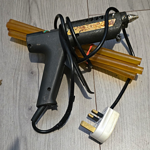 Hot melt glue gun - hot, with